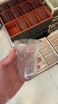 طقم كاسات زجاجية مضلعة بإطار ذهبي