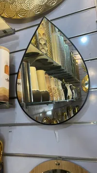 مرآة حائط بتصميم قطرة ببرواز أسود