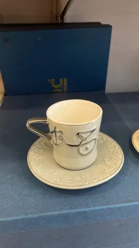 طقم فنجان قهوة مزخرف بالخط العربي - كوليكشن (Collection)