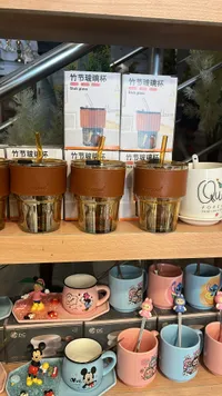 كوب زجاجي مع غطاء جلدي وقشة - جورجوس (Gorgous)
