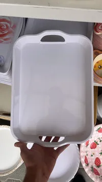 صينية تقديم بلاستيكية بيضاء بمقابض