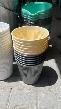 سلة مهملات بلاستيكية دائرية