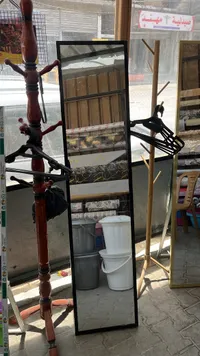 مرآة طولية بإطار أسود