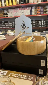 وعاء تقديم خشبي دائري مع غطاء