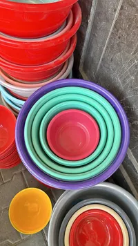طقم أوعية بلاستيكية ملونة للمطبخ
