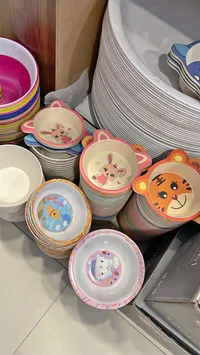 أطباق طعام للأطفال برسومات كرتونية