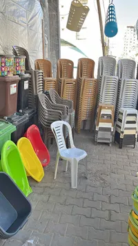 كرسي بلاستيك عملي للمنزل والحدائق