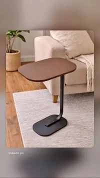 طاولة جانبية بتصميم عصري