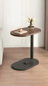 طاولة جانبية بتصميم عصري