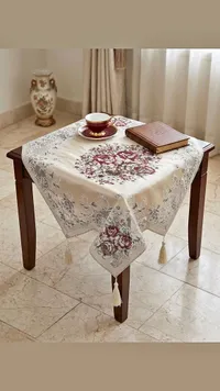 مفرش طاولة بتطريز ورود