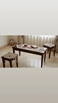 طقم مفروشات طاولة مع مساند كراسي