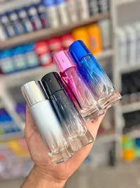عبوات عطر فارغة بألوان متنوعة
