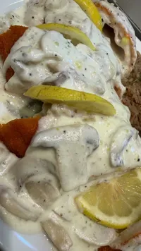 وجبة دجاج بصوص الفطر والكريمة