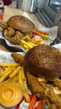 برجر دجاج مقرمش - كرانشي (Crunchy)