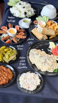 تشكيلة وجبات طعام متنوعة