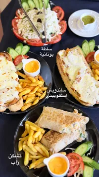تشكيلة وجبات طعام متنوعة