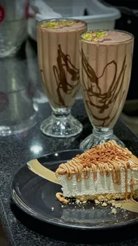 مشروب ميلك شيك الشوكولاتة البارد