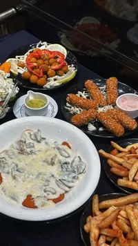 تشكيلة وجبات طعام متنوعة