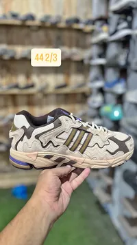 حذاء رياضي - أديداس (Adidas)