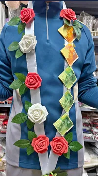 وشاح نقوط مزين بالورود