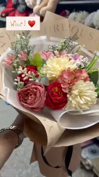 باقة زهور صناعية منسقة - هدايا