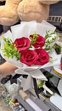 باقة ورد أحمر صناعي