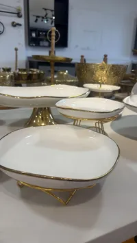 طقم صحون تقديم سيراميك بقاعدة ذهبية