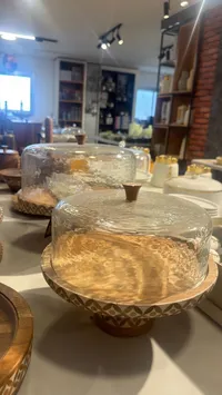 ستاند تقديم كيك خشبي مع غطاء زجاجي