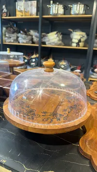 صحن تقديم خشبي مع غطاء أكريليك مزخرف