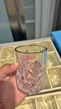 كوب زجاجي بنقوش بارزة
