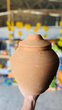 جرة فخارية تقليدية بغطاء
