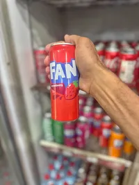 مشروب غازي بنكهة الفراولة - فانتا (Fanta)