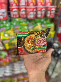نودلز مقلية بنكهة الدجاج الحار - إندومي (Indomie)