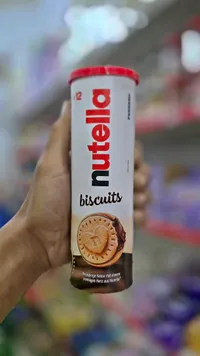 بسكويت محشو بكريمة البندق - نوتيلا (Nutella)