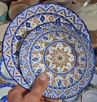 أطباق خزفية بتصميم عرقي