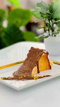 تشيز كيك سان سيباستيان بصوص الشوكولاتة