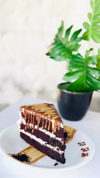 كيكة الشوكولاتة بالكريمة والكراميل