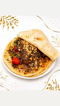 طبق لحم بالصنوبر والخبز