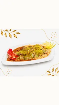 حلوى الوافل مع الفستق والتوت