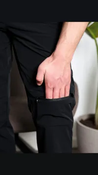 بنطال رياضي أسود بجيوب جانبية