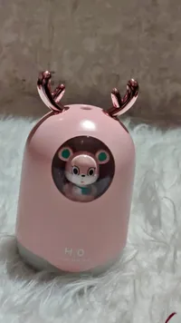مرطب هواء بتصميم الغزال الوردي (H2O Humidifier)