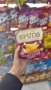 شيبس البطاطس المطهوة يدوياً بنكهة صلصة ورشستر - سبادز (Spuds)