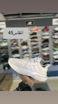 حذاء رياضي أديداس أبيض
