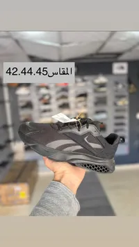 حذاء رياضي شبابي - تصميم عصري