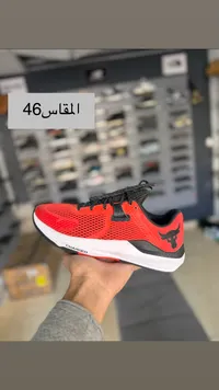 حذاء شارجو الرياضي الأحمر