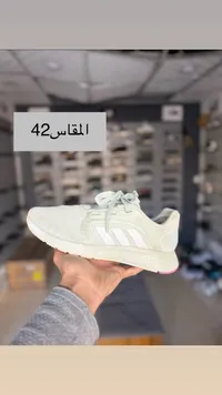 حذاء رياضي أبيض - مقاس 42