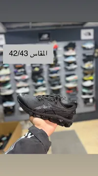 حذاء رياضي أسود - مقاس 42/43
