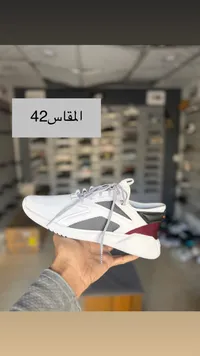 حذاء رياضي شبابي أبيض