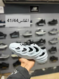حذاء رياضي شبابي بتصميم عصري - نيو بالانس (New Balance)