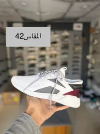 حذاء رياضي شبابي - أبيض